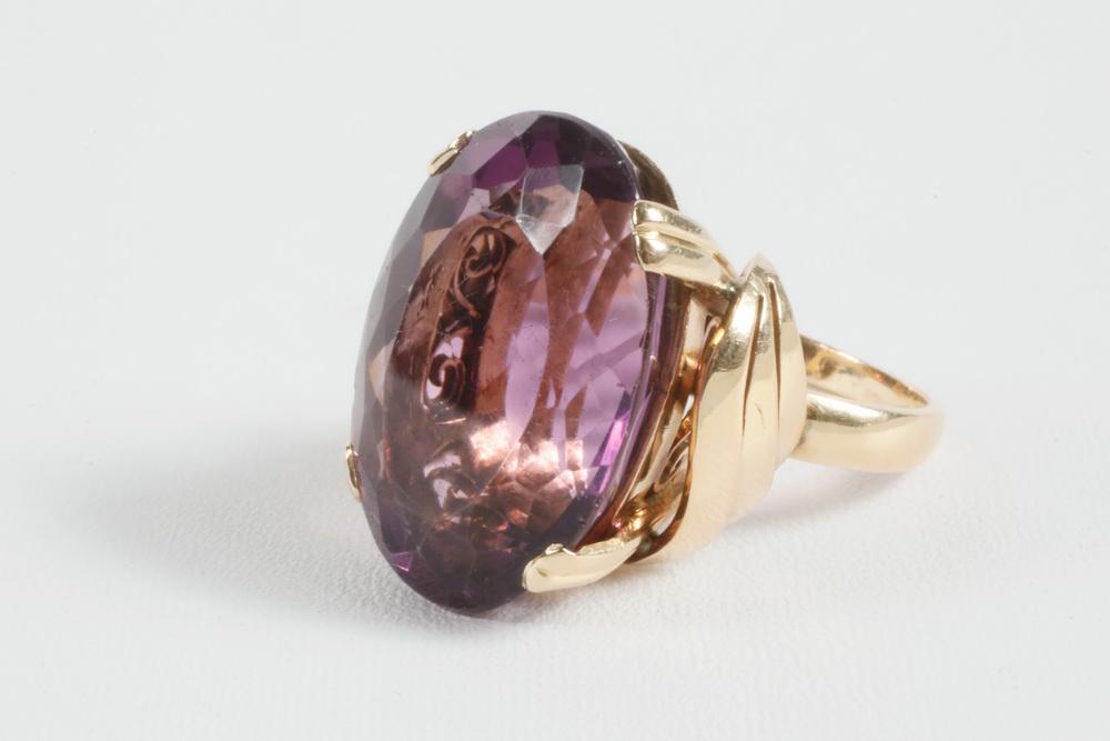 LADY'S 14K GOLD RING (1 of 2)