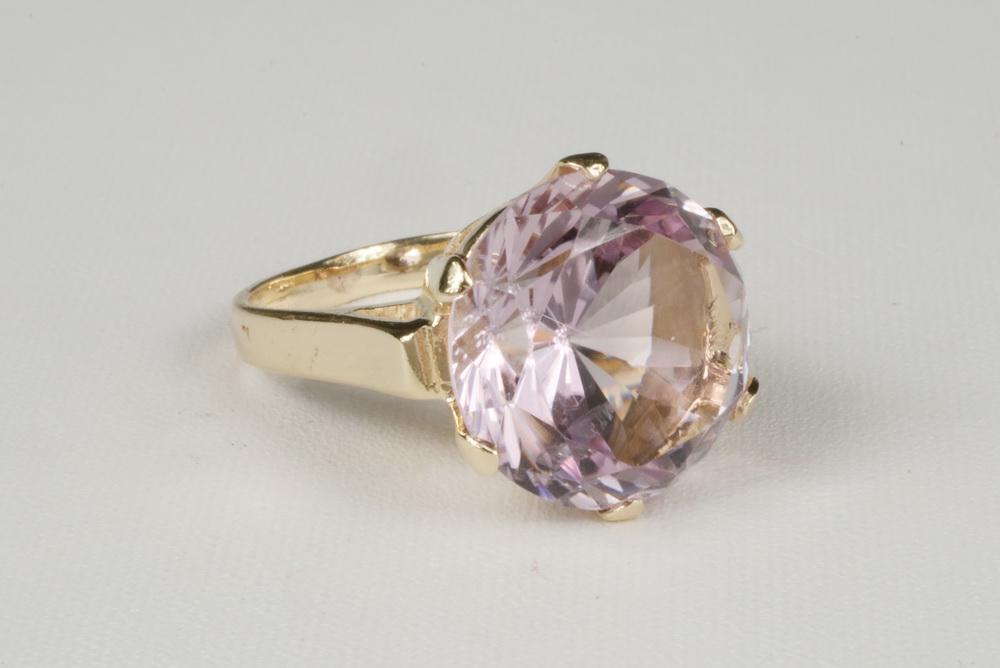 LADY'S 14K GOLD RING (1 of 2)