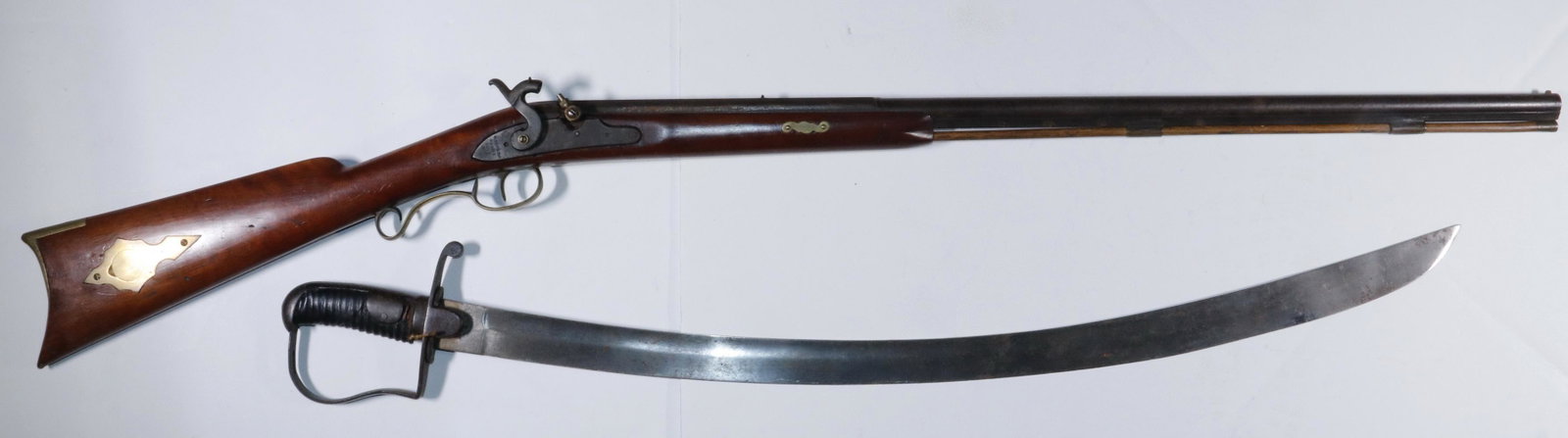 PERIOD NAPOLEONIC WAR MARCHANT DESIGN BRITISH CAVALRY: Officer's 1796 Pattern Light Cavalry fighting sabre with D-handle, deep curved blade with broad runnel, 32" blade, 38" overall, some corrosion; PLUS replica Harpers Ferry Rifle with walnut stock, bras