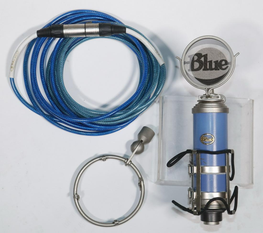 BLUE BLUEBIRD SL STUDIO MICROPHONE WITH CUSTOM: Extended upper clarity with smooth mid frequencies for any voice or instrument. Hand-built proprietary large-diaphragm cardioid capsule for full, open sound. High-pass filter and -20dB pad for ultimat