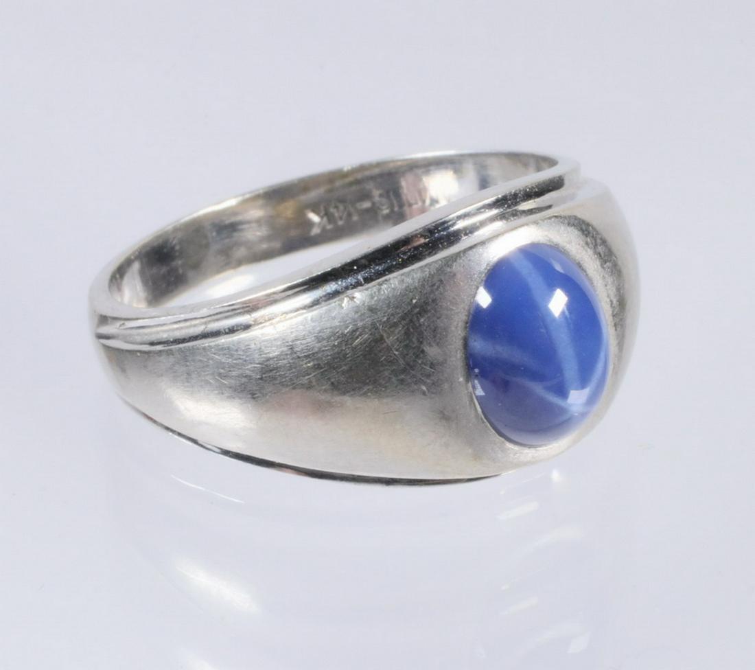 GENT'S RING: 14K Whie Gold Ring with blue cabochon 6 pt Lindy Star Sapphire stone, size 10 1/2, 3.9 dwt. Marked "Campus"