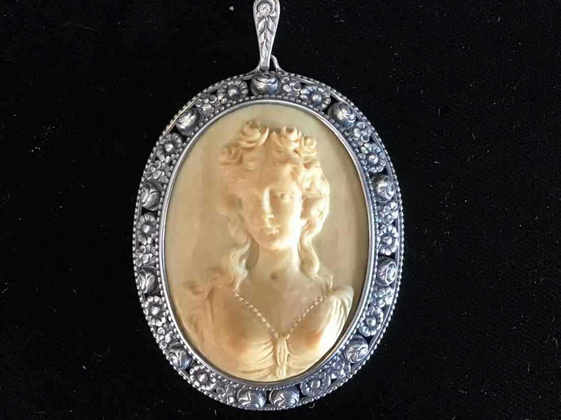 PORTRAIT PENDANT (1 of 2)