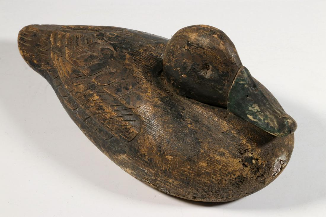 SMALL CARVED DUCK DECOY (1 of 3)