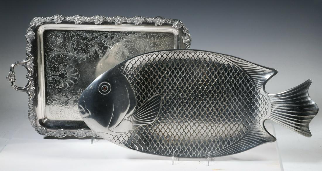 (2) SERVING TRAYS (1 of 4)