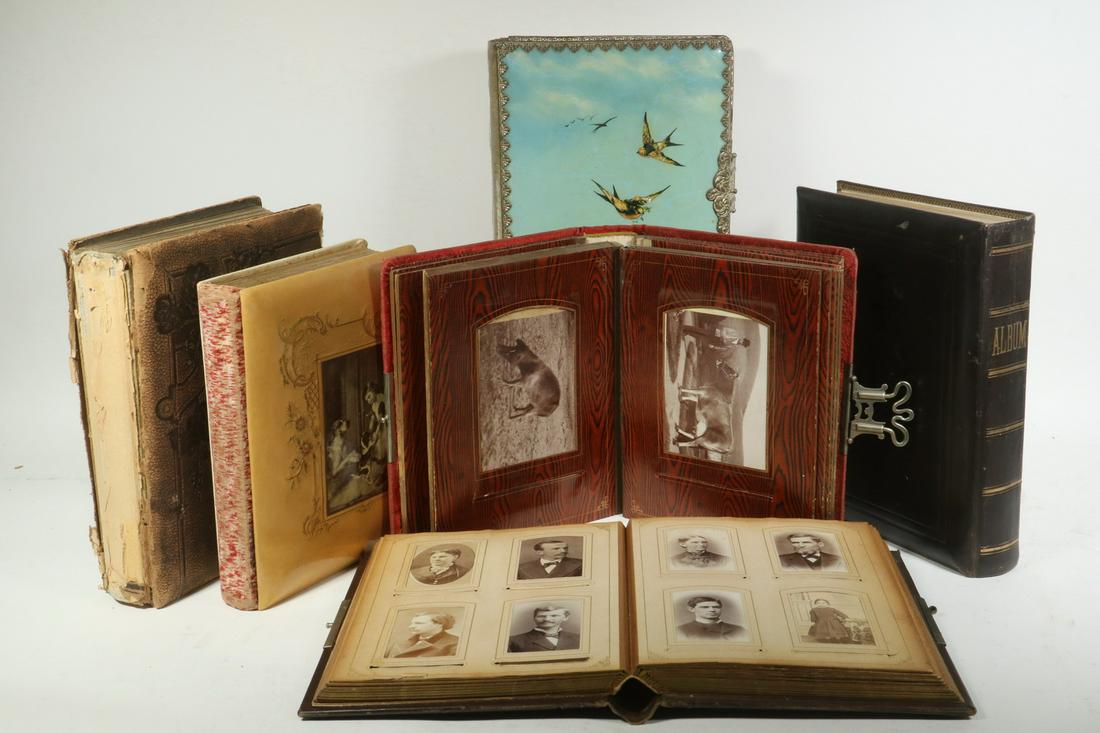 COLLECTION OF VINTAGE CHROMOS, TRADE CARDS AND DIECUTS (1 of 7)