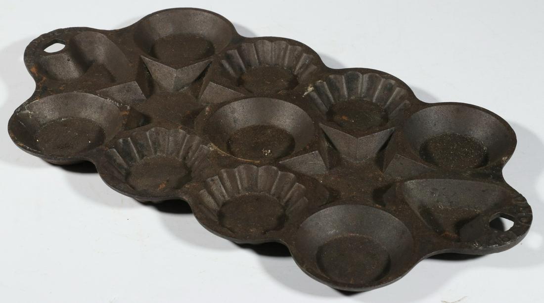 CAST IRON STARS & HEARTS MUFFIN PAN (1 of 4)