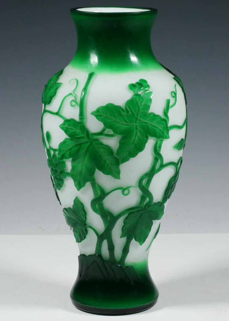 CHINESE PEKING GLASS VASE (1 of 3)