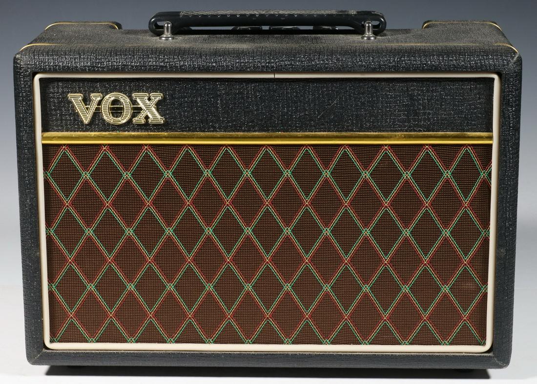 VOX V9106 PATHFINDER 10 GUITAR AMPLIFIER: 10 Watt Amp with 6.5" speaker, s/n 101968, with Clean/Overdrive switch to instantly go from a clean, bright tone to the creamy warm VOX signature distortion. Patterned on the popular 'Escort', this is