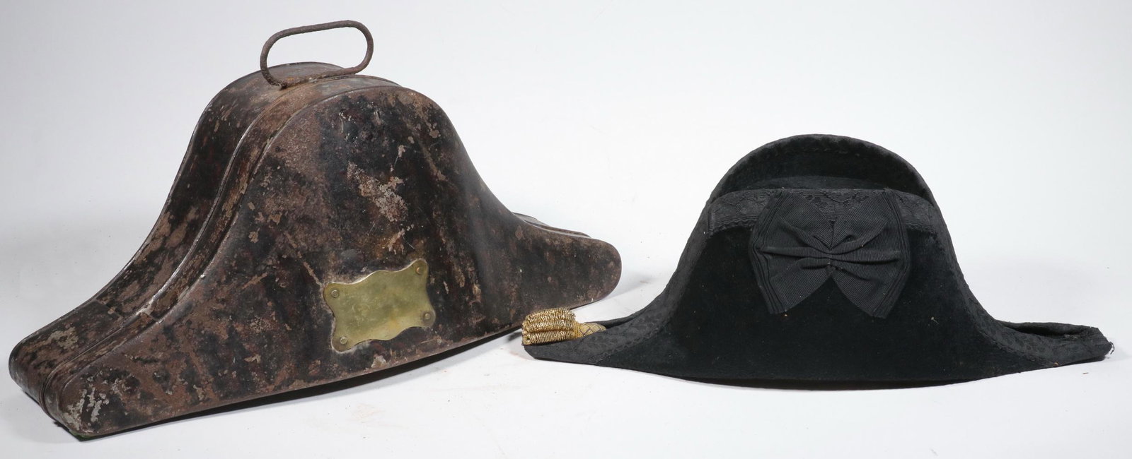 BRITISH NAVY BICORN HAT IN CASE (1 of 3)