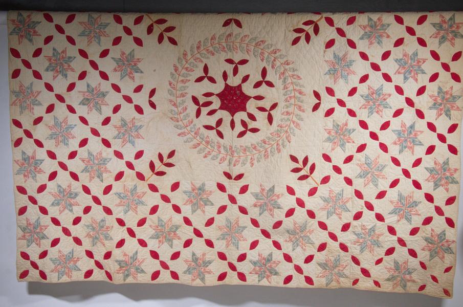 VINTAGE RED & WHITE EIGHT-POINTED STAR QUILT - 76 1/4" (1 of 4)
