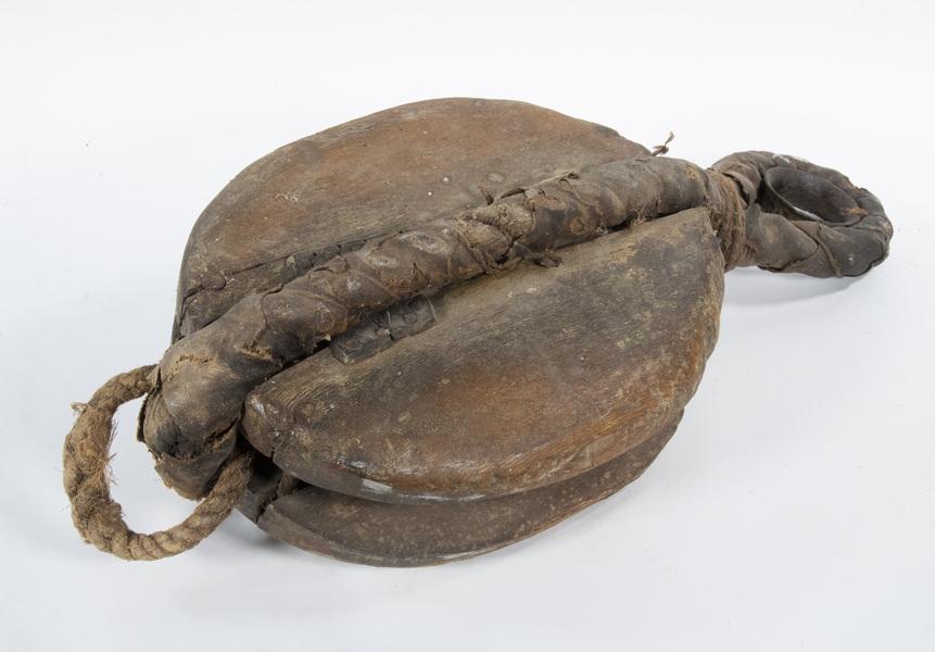 LARGE MARINE BLOCK & TACKLE PULLEY (1 of 2)
