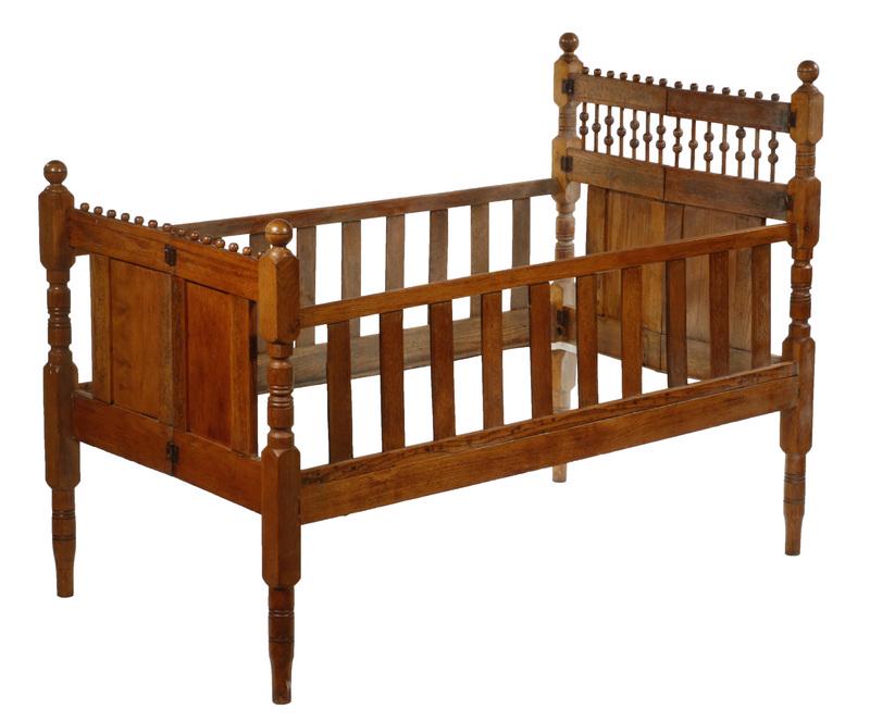 AMERICAN EASTLAKE GOLDEN OAK FOLDING CRIB CIRCA 1910 (1 of 2)