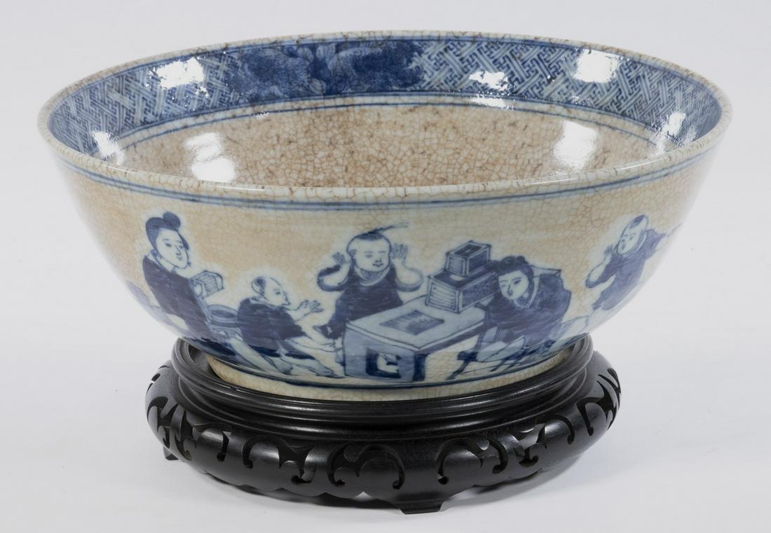 CHINESE PORCELAIN PUNCH BOWL (1 of 4)
