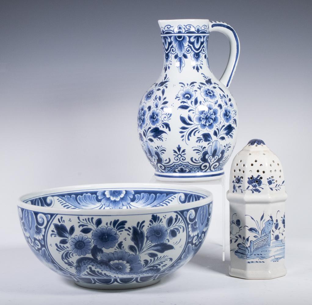 GROUP OF DUTCH DELFT POTTERY (1 of 2)