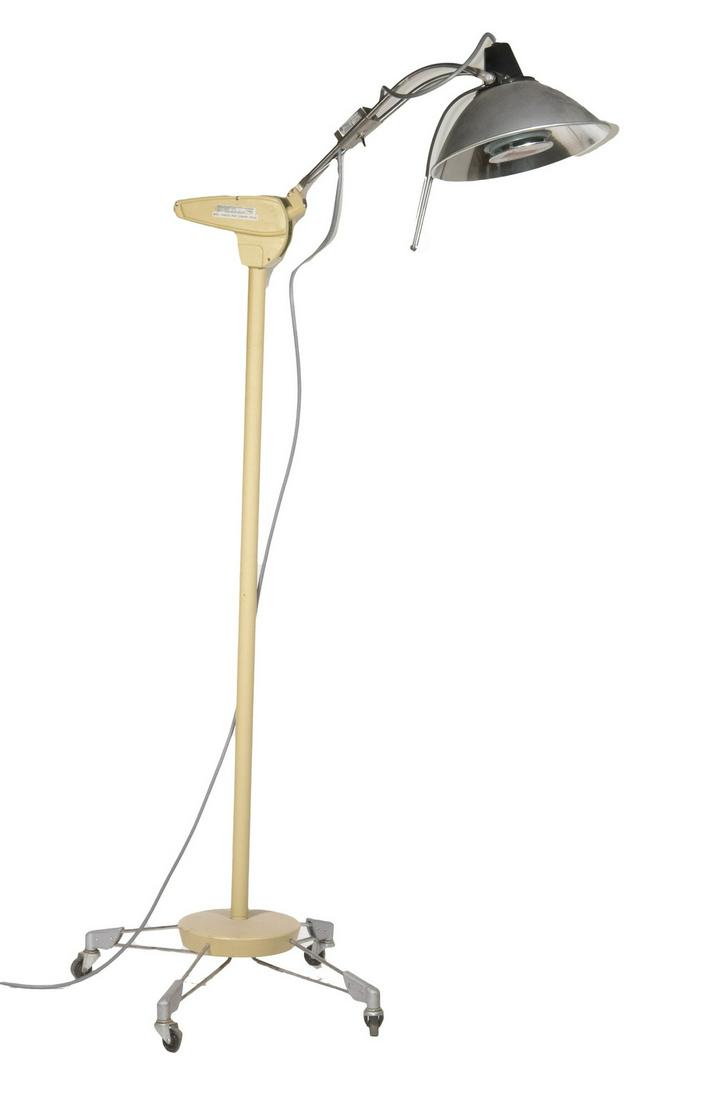 FLOOR STANDING MEDICAL EXAMINATION/SURGICAL LAMP (1 of 3)