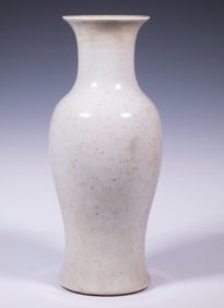 CHINESE POTTERY VASE