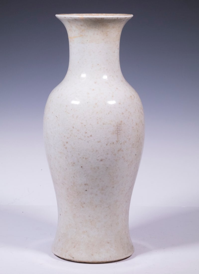 CHINESE POTTERY VASE (1 of 3)