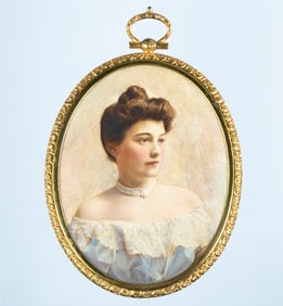 GILDED AGE OVAL PORTRAIT OF WOMAN WITH PEARL NECKLACE IN CUSTOM LEATHER CASE