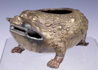 CHINESE BRONZE TOAD FORM CENSER