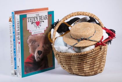 TEDDY BEAR COLLECTOR BOOKS & ACCESSORIES