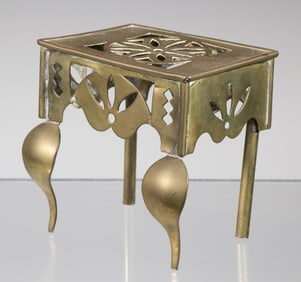 MINIATURE BRASS FOOTMAN