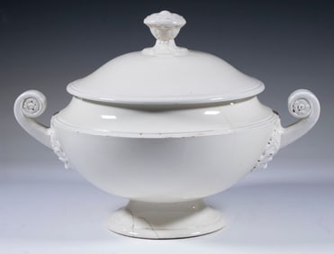 EARLY CREAMWARE TUREEN