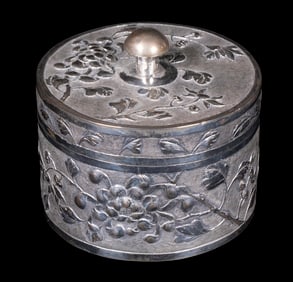 CHINESE SILVER LIDDED VANITY BOX