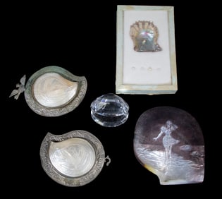 (5) VINTAGE SEASHELL THEMED ACCESSORIES