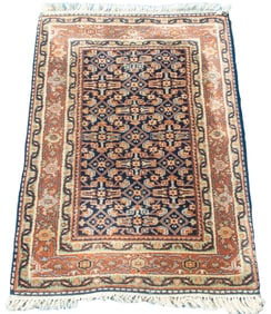 HAMADAN DESIGN RUG (2'7" X 4')
