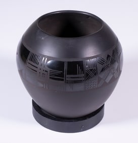 MORONI T. QUEZADA BLACKWARE VASE