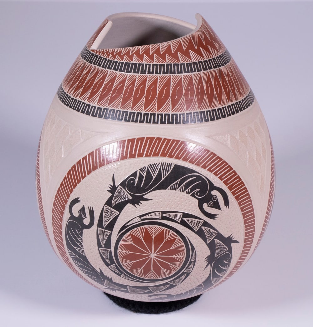 ELEUTERIO PINA (MATA ORTIZ/CASAS GRANDE, 20TH C) POTTERY JAR (1 of 2)