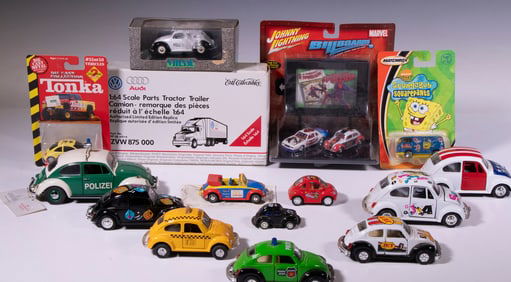 GROUP (15) MODERN VW ADVERTISING TOYS/MODELS