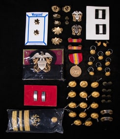 GROUP VIETNAM ERA US NAVY INSIGNIA, BUTTONS& WWII MEDAL