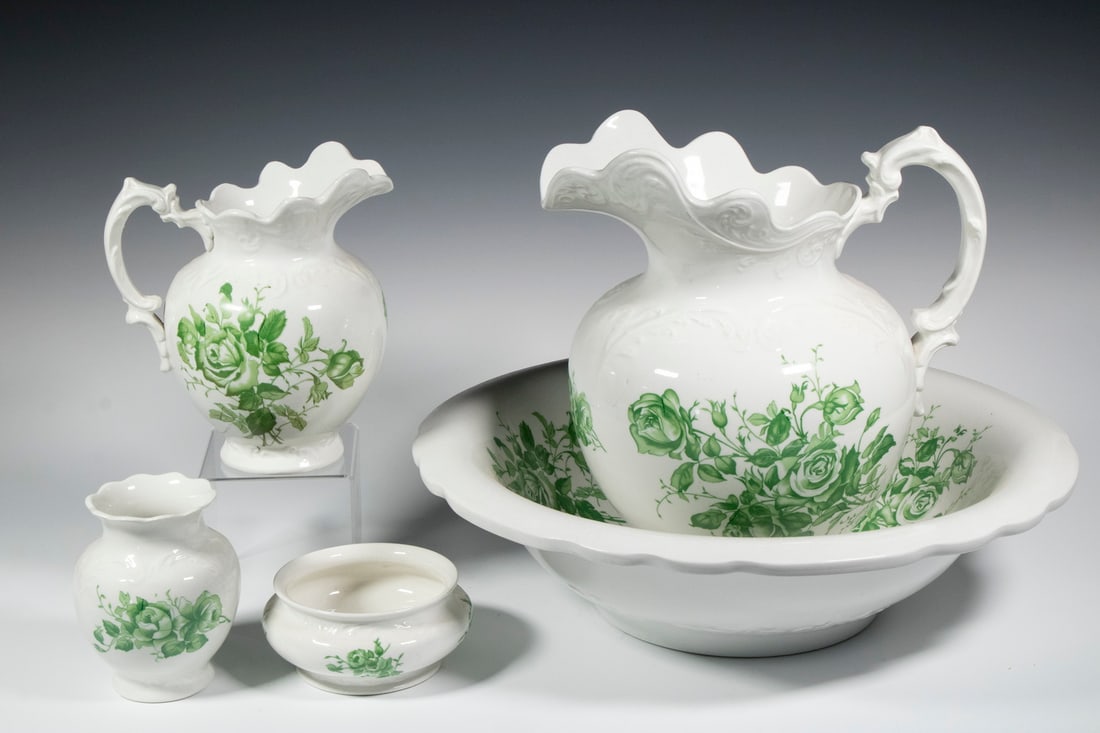 VICTORIAN VANITY SET (1 of 3)