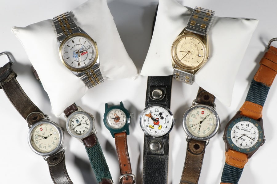 LOT OF (8) PRESENTATION AND THEME WRISTWATCHES: Wristwatches including two Swiss Army, The University of Maine, Mickey Mouse, and others.