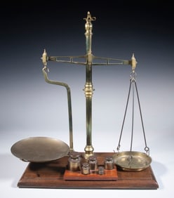 W & T AVERY BRASS BALANCE SCALE