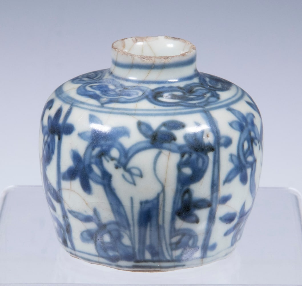 CHINESE SMALL JAR (1 of 3)