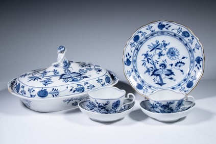 MEISSEN BLUE ONION PATTERN PORCELAIN