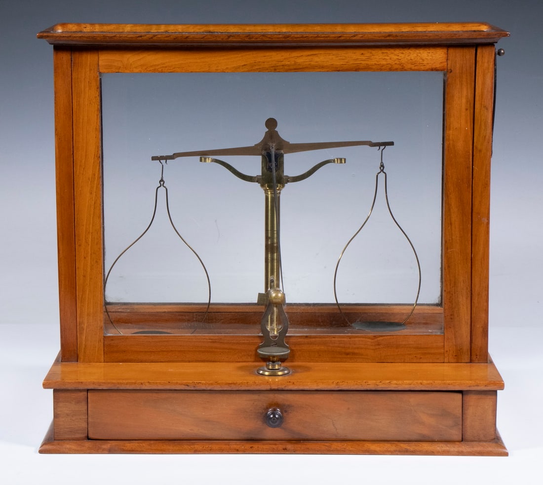 WOOD CASED BRASS CHEMIST SCALE (1 of 3)