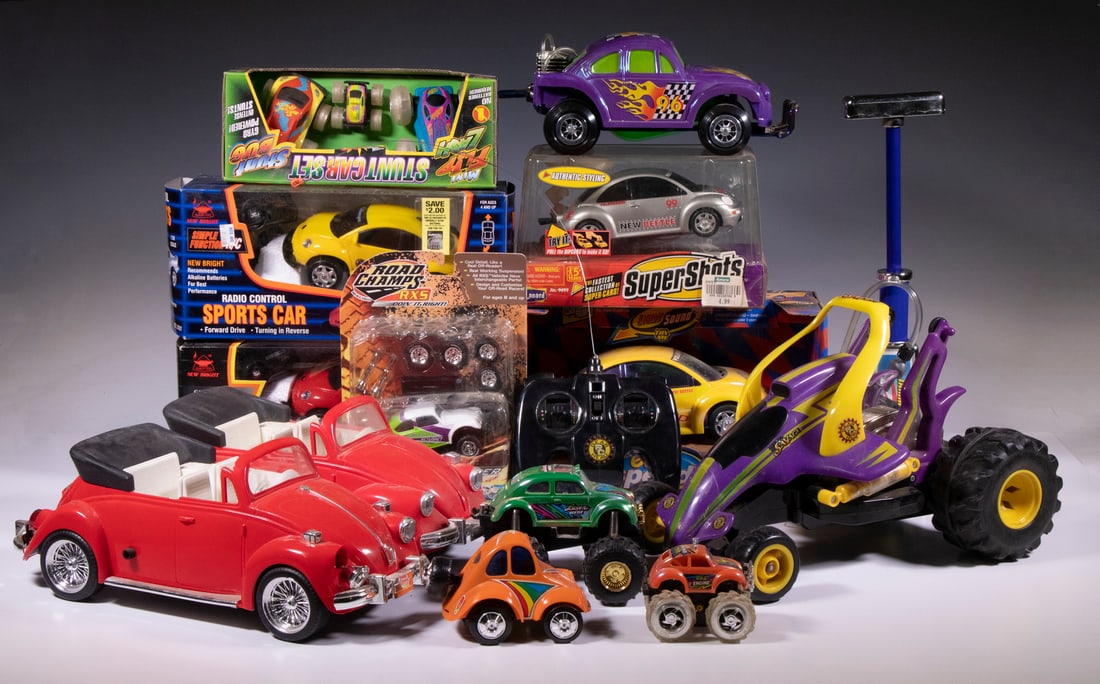 GROUP OF APPROX (15) MODERN VW RC/FRICTION TOYS: GROUP OF APPROX (15) MODERN VW RC/FRICTION TOYS Some still in packaging. None tested.