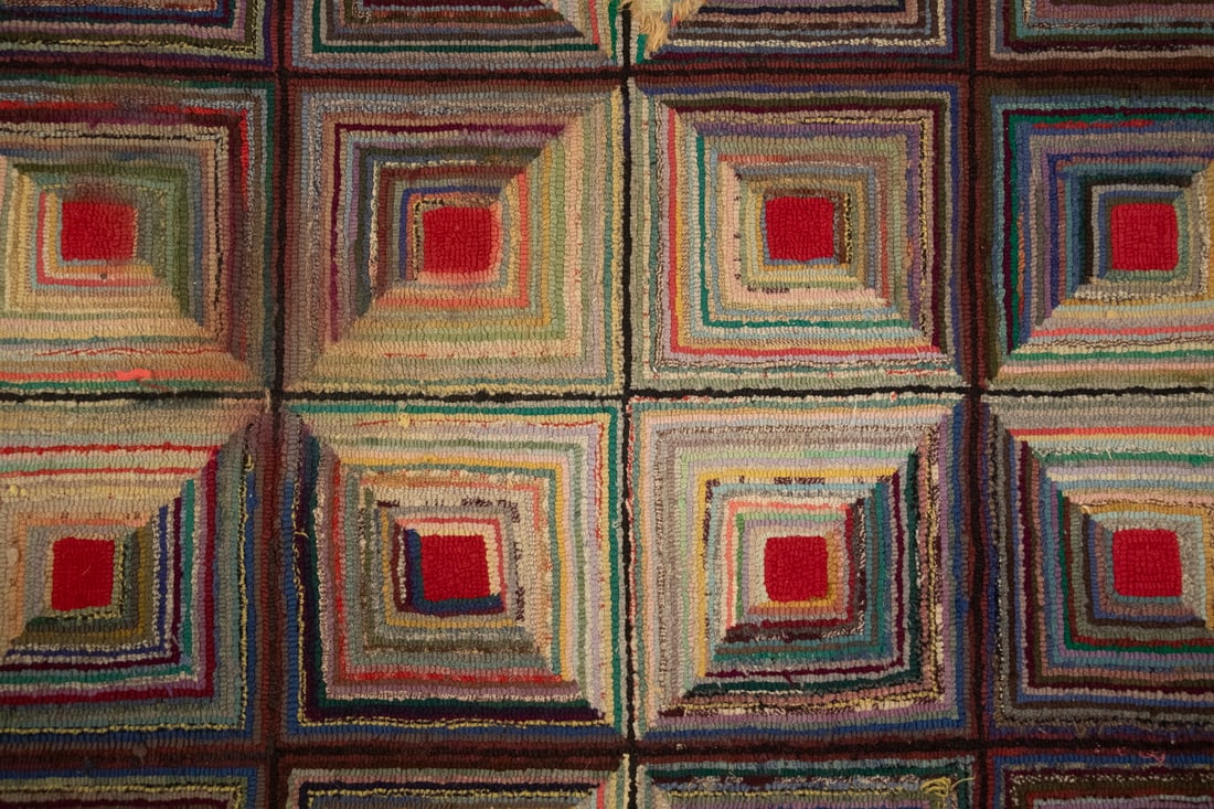 HOOKED RUG LINCOLN LOG PATTERN DATED 1963 - 2