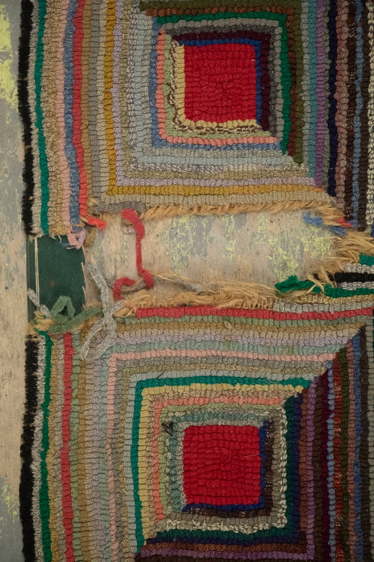 HOOKED RUG LINCOLN LOG PATTERN DATED 1963 - 3