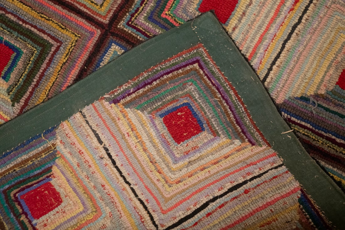 HOOKED RUG LINCOLN LOG PATTERN DATED 1963 - 4