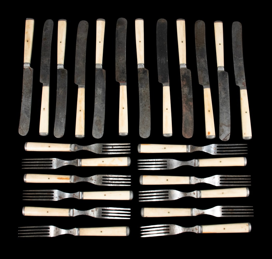 (24 PCS) CIVIL WAR ERA BONE HANDLE FLATWARE: Y (24 PCS) CIVIL WAR ERA BONE HANDLE FLATWARE American 19th c. Knives and Forks, with pewter mounts, each piece with single pin bone handle, steel blades/tines, includes (12) knives, and (12) forks.