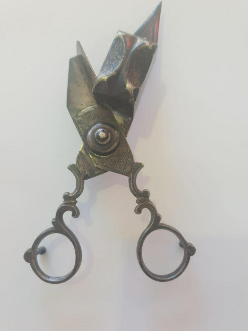 Silver scissors for trimming wicks (1 of 4)