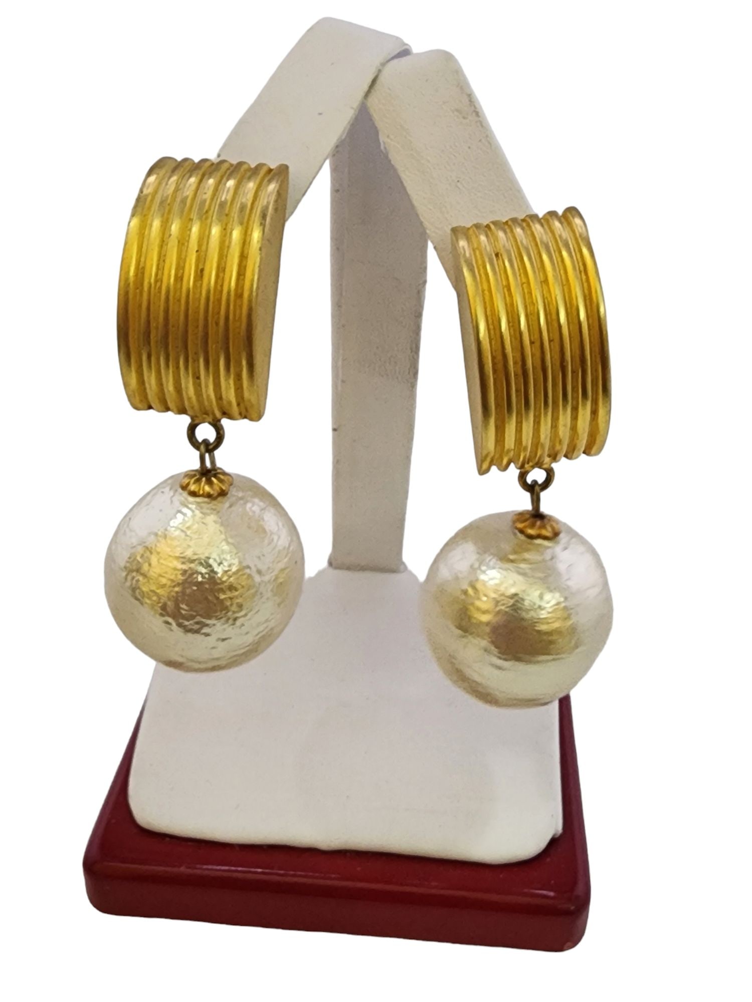 Vintage 80s Matte Gold And Paper Mache Clip Earrings Designer Quality Unsigned (1 of 3)