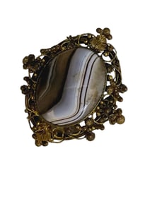 Antique Victorian agate detailed brooch