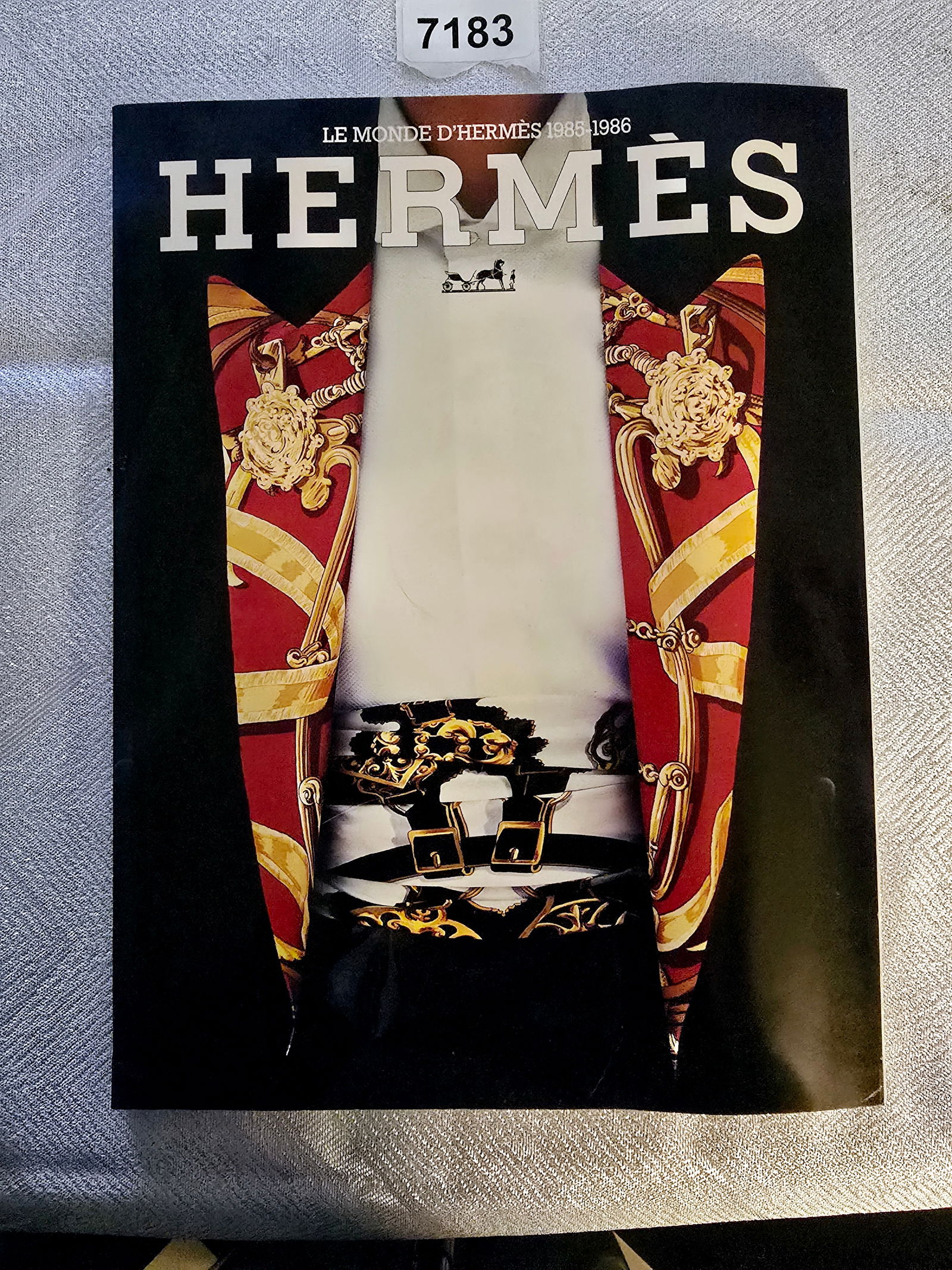 HERMES LE MONDE D' HERMES 1985-1986 MAGAZINE: HERMES LE MONDE D' HERMES 1985-1986 MAGAZINE, SOME CREASING AT THE BACK CORNER. IT HAVE SOME CREASES, WEAR ETC. THESE ARE ALL OLD.