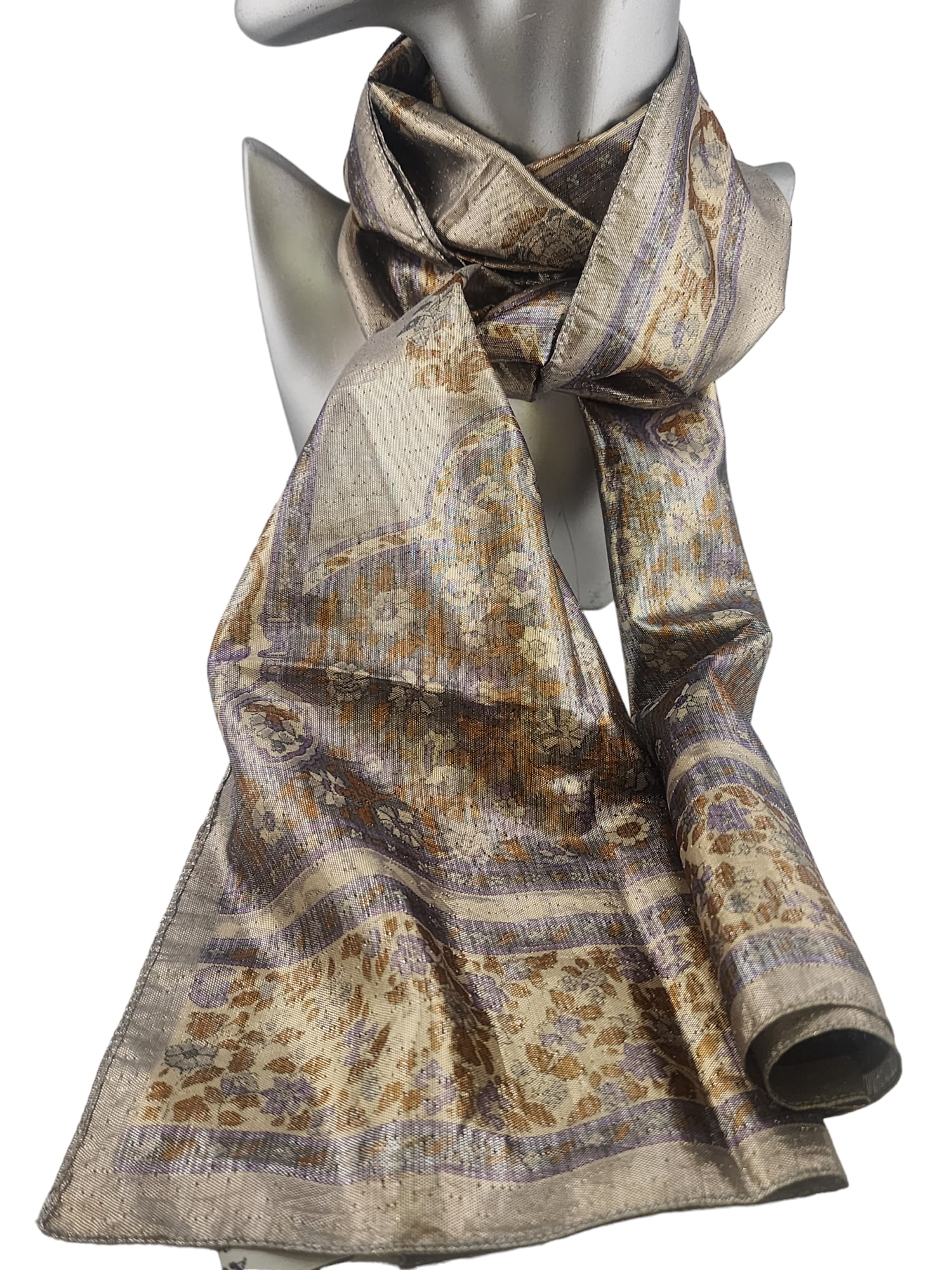 VINTAGE OSCAR DE LA RENTA MADE IN ITALY METALLIC POLYESTER SCARVE: VINTAGE OSCAR DE LA RENTA MADE IN ITALY METALLIC POLYESTER SCARVE, ABOUT 11" X 42" WE OFFER IN-HOUSE SHIPPING AS WELL AS LIVE SHIPPING
