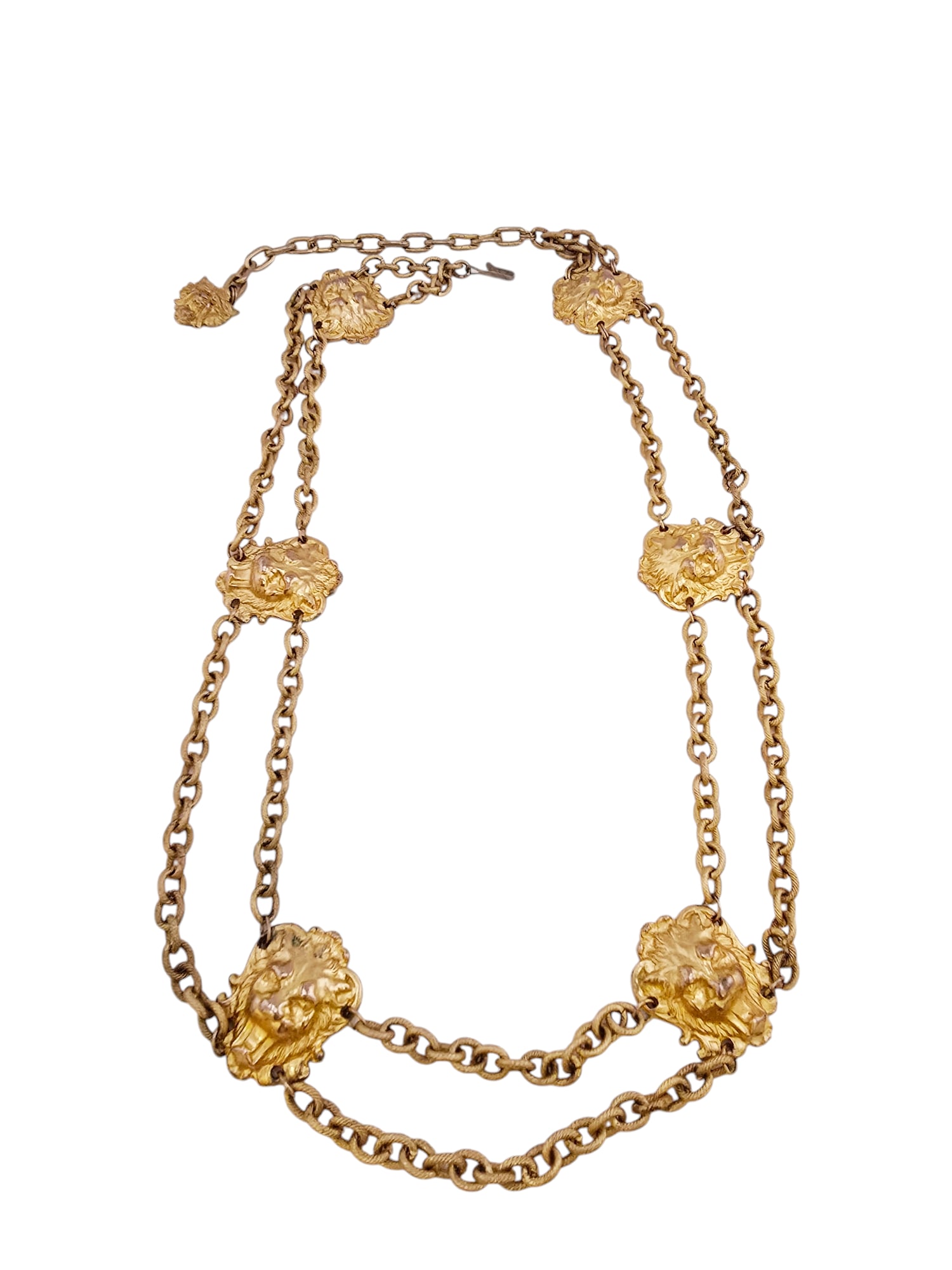 VINTAGE DOUBLE CHAIN LION FACE BELT: VINTAGE DOUBLE CHAIN LION FACE BELT, 35". WEAR TO THE PLATING BUT STILL A NICE PIECE. WE OFFER IN-HOUSE SHIPPING AS WELL AS LIVE SHIPPING AND LOCAL PICK UP! Please note: In-house shipping is not quote